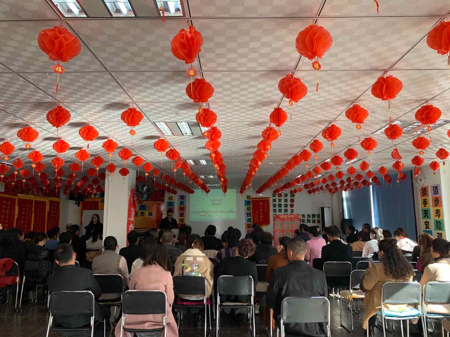 20201124133918i会议现场.jpg